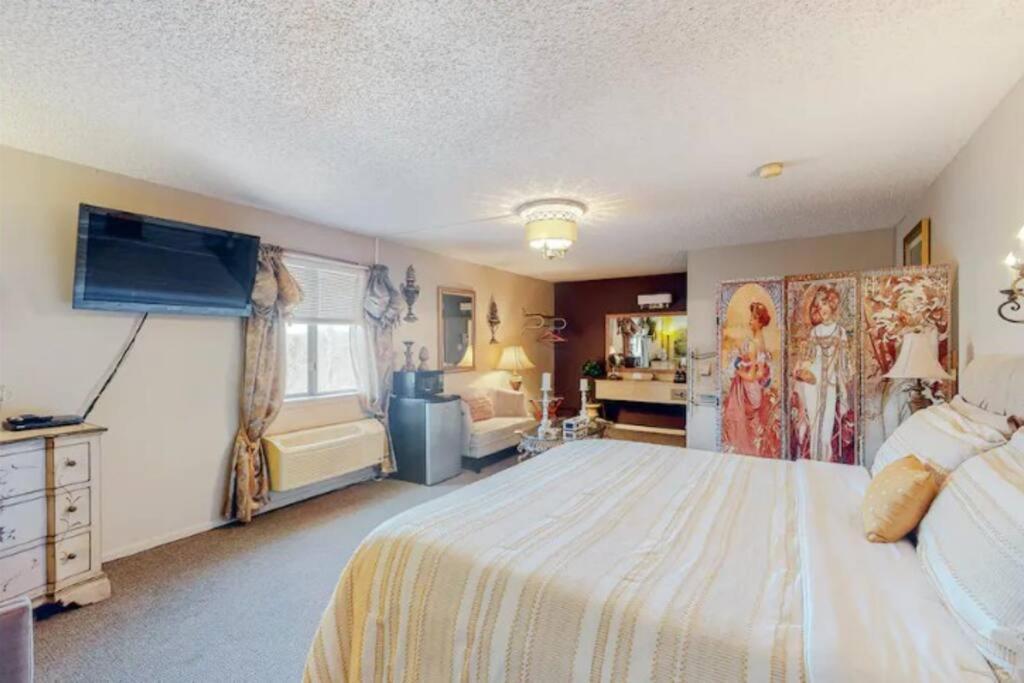 Jacuzzi Suite 206 At Tradewinds Eureka Springs Exteriör bild